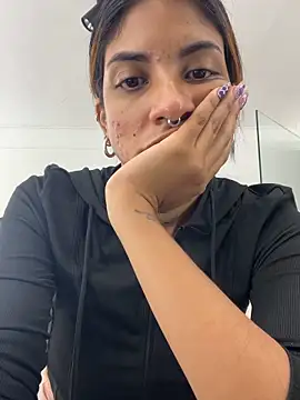 Snapshot of VioletaHills_ chatting on 06-17-26, 12:26 VioletaHills online show from 06-17-26, 12:26