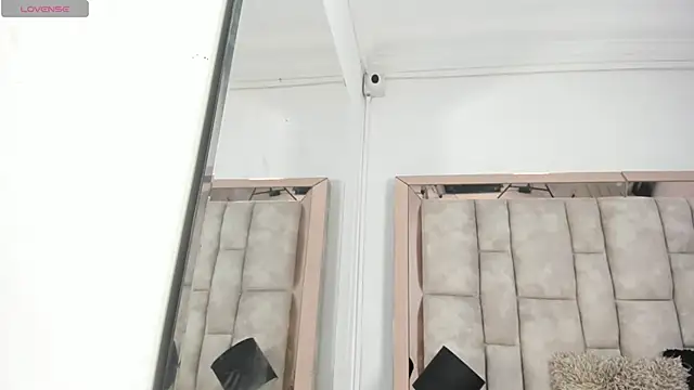 Titan Moreno  online show from 04-13-26, 12:31