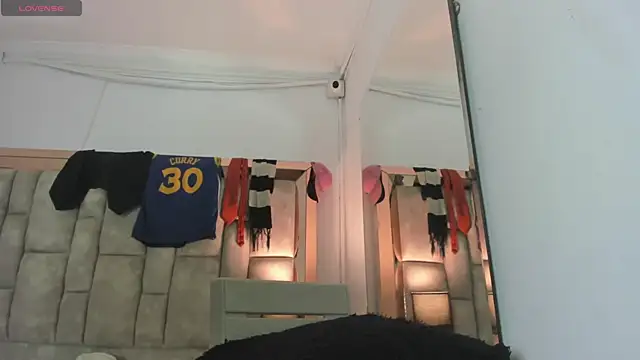 Titan Moreno  online show from 07-07-26, 06:47