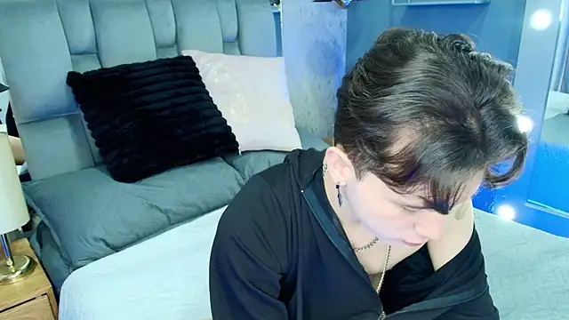 hollannd  online show from 04-07-26, 01:02