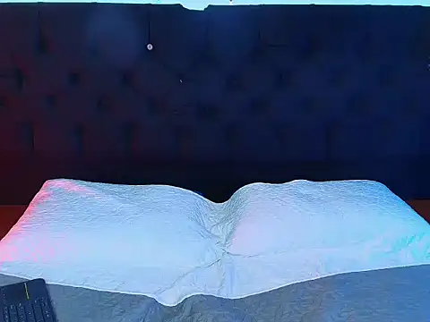 hollannd  online show from 03-21-26, 03:16