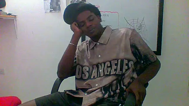 Snapshot of charles_king chatting on 05-11-26, 04:25 charles king online show from 05-11-26, 04:25