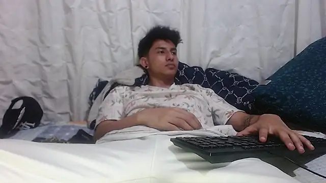 Snapshot of Matt_fox chatting on 03-01-26, 12:43 Matt fox online show from 03-01-26, 12:43