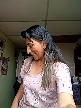 Lucia Rios online show from 04-05-26, 03:30