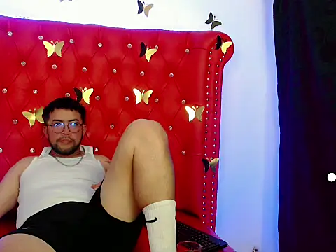 Snapshot of Dominik_pleasure chatting on 03-04-26, 04:20 Dominik pleasure online show from 03-04-26, 04:20