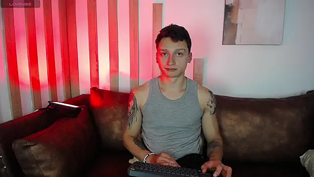 Snapshot of DIEGO_JONES chatting on 05-27-26, 01:07 DIEGO JONES online show from 05-27-26, 01:07