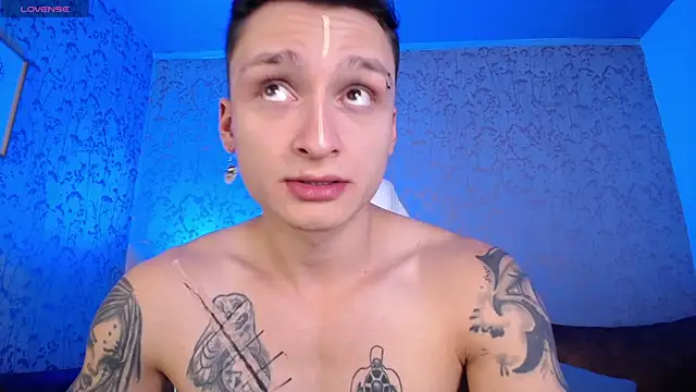 Snapshot of DIEGO_JONES chatting on 04-19-26, 01:12 DIEGO JONES online show from 04-19-26, 01:12