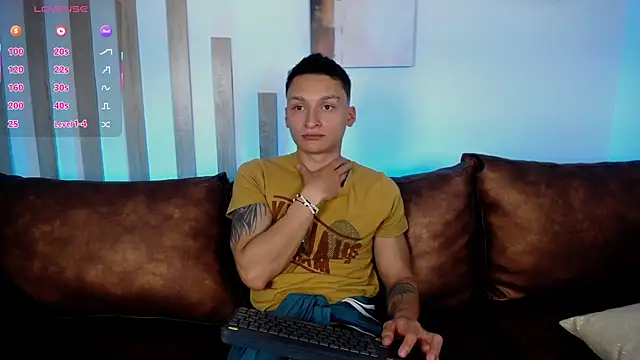 Snapshot of DIEGO_JONES chatting on 06-03-26, 01:01 DIEGO JONES online show from 06-03-26, 01:01