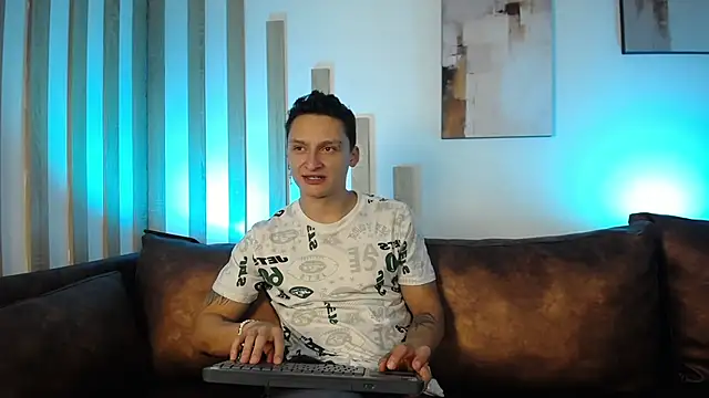 Snapshot of DIEGO_JONES chatting on 05-29-26, 12:55 DIEGO JONES online show from 05-29-26, 12:55