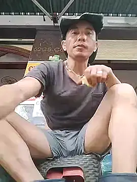 Snapshot of traiwe06 chatting on 06-07-26, 01:55 traiwe06 online show from 06-07-26, 01:55