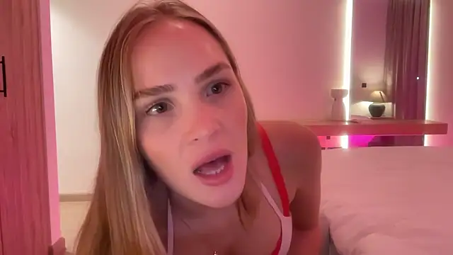 Snapshot of xo_madeline chatting on 04-26-26, 10:12 xo madeline online show from 04-26-26, 10:12