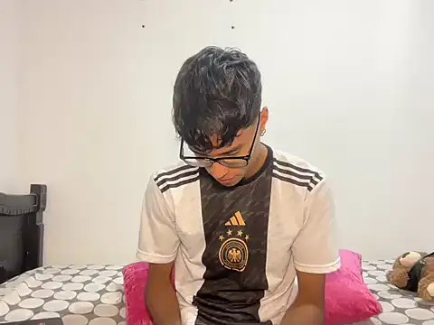 Snapshot of DeividBigCock23 chatting on 03-26-26, 06:39 DeividBigCock23 online show from 03-26-26, 06:39