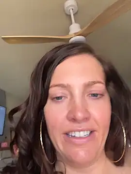 hollyharmd online show from 04-05-26, 10:05