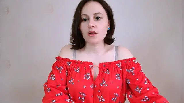Snapshot of Inessa_beauty chatting on 05-19-26, 02:13 Inessa beauty online show from 05-19-26, 02:13