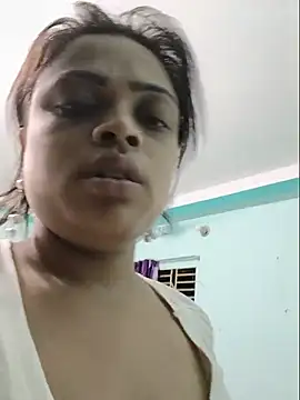 Snapshot of Beauty-3 chatting on 06-17-26, 04:50 Beauty-3 online show from 06-17-26, 04:50