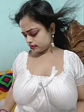 Snapshot of Beauty-3 chatting on 07-15-26, 12:39 Beauty-3 online show from 07-15-26, 12:39