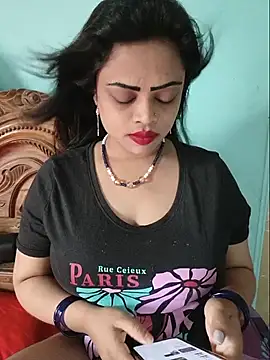 Snapshot of Beauty-3 chatting on 06-24-26, 03:49 Beauty-3 online show from 06-24-26, 03:49