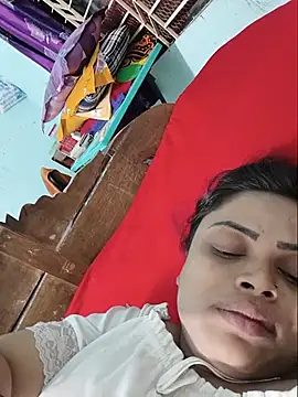 Snapshot of Beauty-3 chatting on 06-20-26, 03:28 Beauty-3 online show from 06-20-26, 03:28