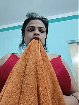Snapshot of Beauty-3 chatting on 07-28-26, 02:52 Beauty-3 online show from 07-28-26, 02:52