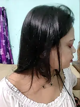Snapshot of Beauty-3 chatting on 04-26-26, 01:25 Beauty-3 online show from 04-26-26, 01:25
