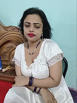 Snapshot of Beauty-3 chatting on 06-26-26, 01:55 Beauty-3 online show from 06-26-26, 01:55