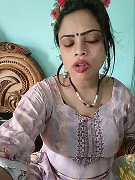 Snapshot of Beauty-3 chatting on 07-13-26, 05:40 Beauty-3 online show from 07-13-26, 05:40