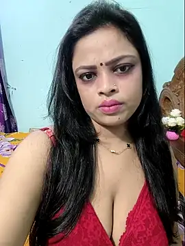 Snapshot of Beauty-3 chatting on 05-13-26, 06:59 Beauty-3 online show from 05-13-26, 06:59