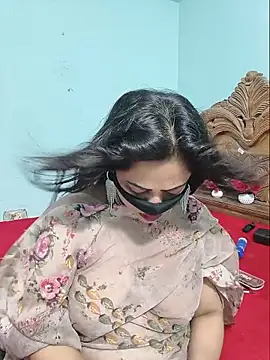 Snapshot of Beauty-3 chatting on 06-21-26, 03:45 Beauty-3 online show from 06-21-26, 03:45