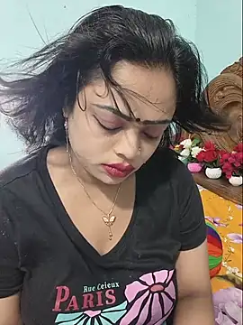 Snapshot of Beauty-3 chatting on 07-25-26, 01:13 Beauty-3 online show from 07-25-26, 01:13