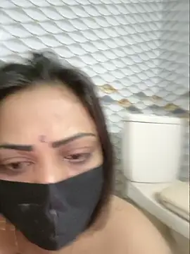 Snapshot of Beauty-3 chatting on 05-23-26, 01:37 Beauty-3 online show from 05-23-26, 01:37