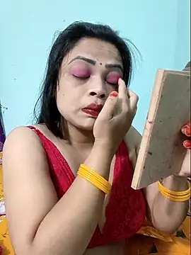 Snapshot of Beauty-3 chatting on 04-19-26, 11:29 Beauty-3 online show from 04-19-26, 11:29