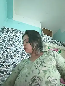 Snapshot of Beauty-3 chatting on 07-07-26, 07:23 Beauty-3 online show from 07-07-26, 07:23