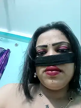Snapshot of Beauty-3 chatting on 04-24-26, 12:45 Beauty-3 online show from 04-24-26, 12:45