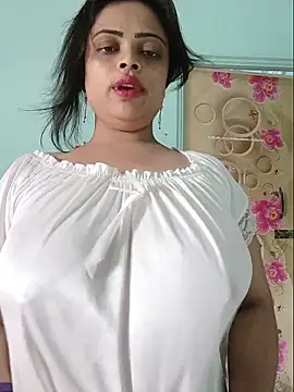 Snapshot of Beauty-3 chatting on 06-30-26, 07:30 Beauty-3 online show from 06-30-26, 07:30