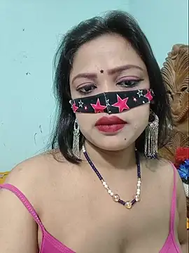 Snapshot of Beauty-3 chatting on 05-26-26, 06:28 Beauty-3 online show from 05-26-26, 06:28