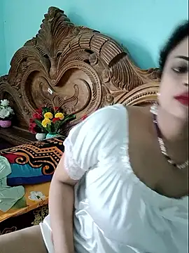 Snapshot of Beauty-3 chatting on 06-15-26, 03:07 Beauty-3 online show from 06-15-26, 03:07
