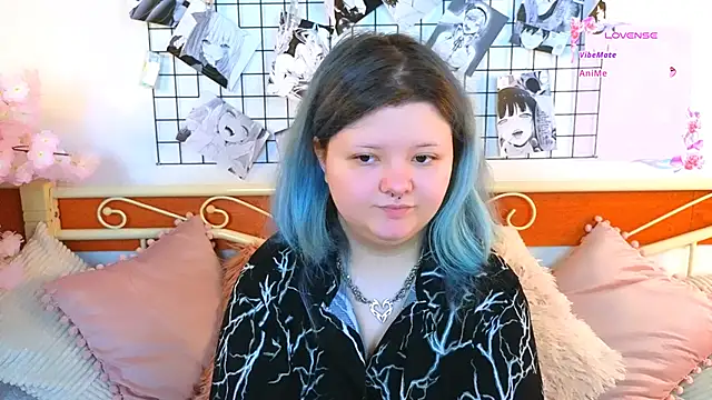 Snapshot of Lunaar_ chatting on 05-19-26, 05:58 Lunaar online show from 05-19-26, 05:58