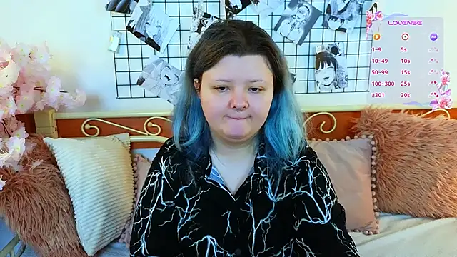 Snapshot of Lunaar_ chatting on 05-22-26, 06:00 Lunaar online show from 05-22-26, 06:00