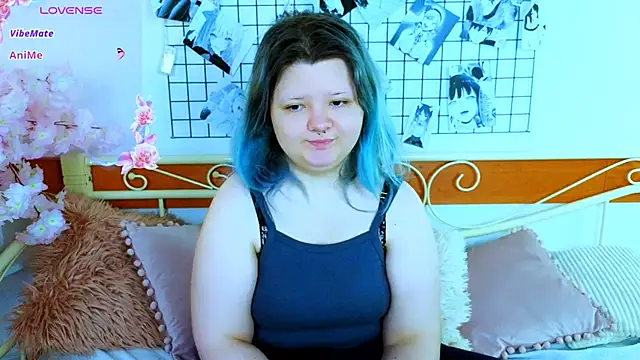 Snapshot of Lunaar_ chatting on 05-31-26, 05:57 Lunaar online show from 05-31-26, 05:57