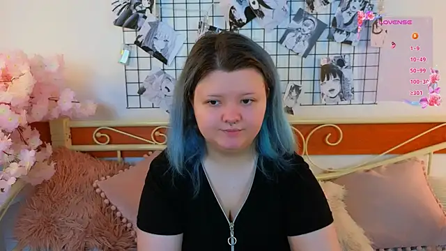 Snapshot of Lunaar_ chatting on 05-20-26, 05:37 Lunaar online show from 05-20-26, 05:37
