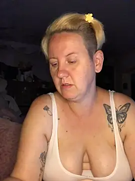 Snapshot of SofiaAmour chatting on 06-19-26, 06:36 SofiaAmour online show from 06-19-26, 06:36