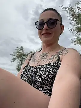 Snapshot of Lilithizm1 chatting on 05-16-26, 01:32 Lilithizm1 online show from 05-16-26, 01:32