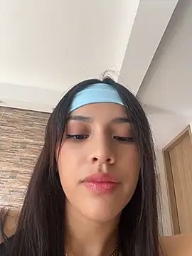 Snapshot of Mia-villalobos chatting on 05-26-26, 02:15 Mia-villalobos online show from 05-26-26, 02:15