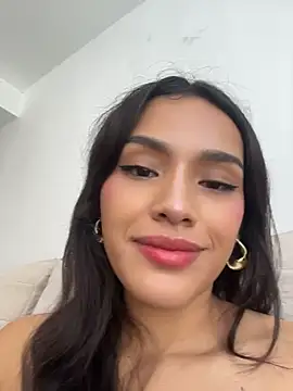 Snapshot of Mia-villalobos chatting on 06-24-26, 03:32 Mia-villalobos online show from 06-24-26, 03:32