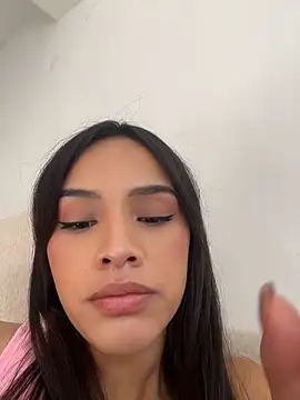 Snapshot of Mia-villalobos chatting on 06-30-26, 01:44 Mia-villalobos online show from 06-30-26, 01:44
