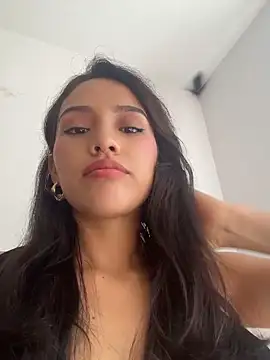 Snapshot of Mia-villalobos chatting on 06-18-26, 03:06 Mia-villalobos online show from 06-18-26, 03:06
