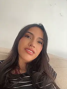 Snapshot of Mia-villalobos chatting on 06-17-26, 01:43 Mia-villalobos online show from 06-17-26, 01:43