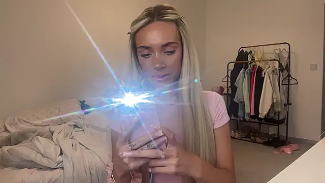 Snapshot of Naughtyblondex chatting on 07-12-26, 08:53 Naughtyblondex online show from 07-12-26, 08:53