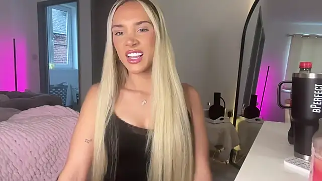 Snapshot of Naughtyblondex chatting on 06-21-26, 07:52 Naughtyblondex online show from 06-21-26, 07:52
