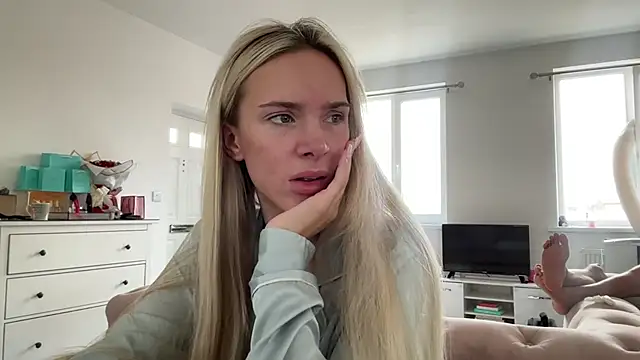 Snapshot of Naughtyblondex chatting on 06-29-26, 10:48 Naughtyblondex online show from 06-29-26, 10:48